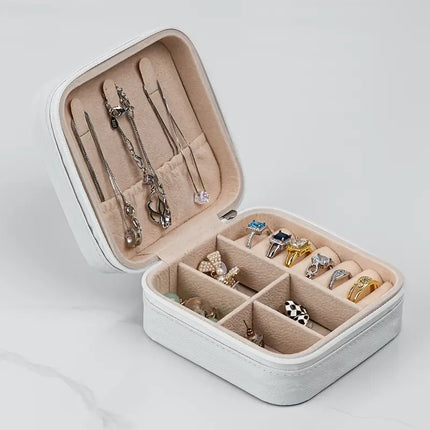 Compact Travel Jewelry Case – Soft Cream with Zipper Closure