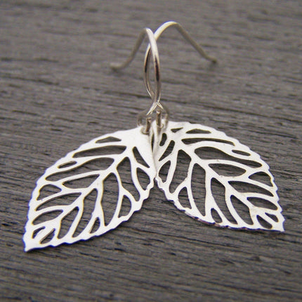 Sterling Silver Leaf Dangle Earrings – Bright Silver Nature-Inspired Jewelry Gift